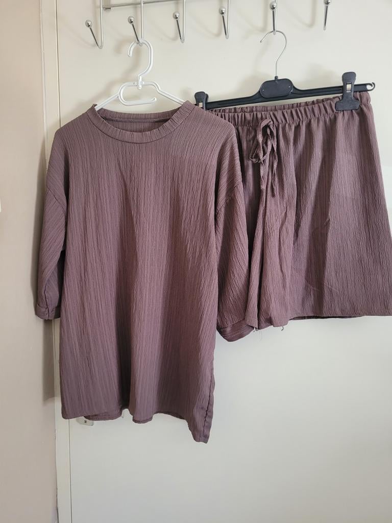 Bruin 2-delig setje 100% polyester - One Size, Ophalen of Verzenden, Nieuw, Maat 38/40 (M)