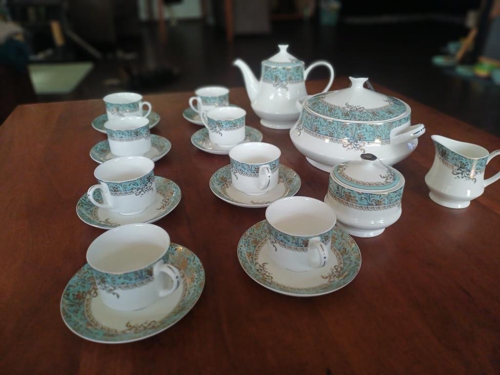 Vercace servies, Ophalen, Zo goed als nieuw, Porselein, Overige stijlen