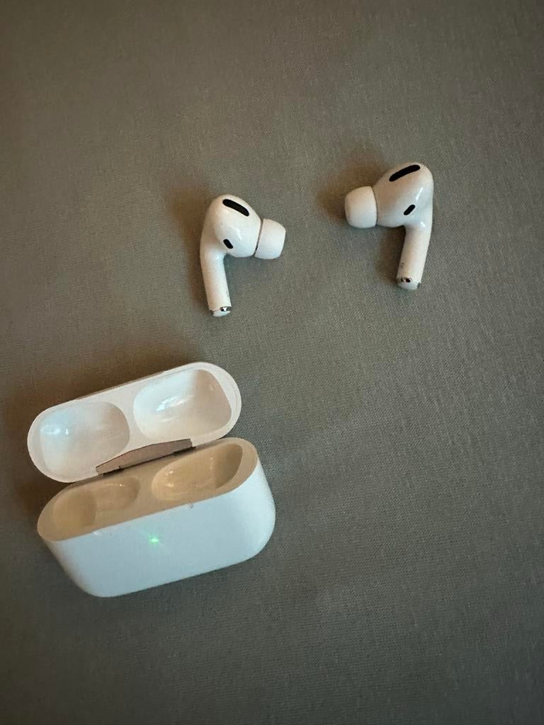 AirPods Pro met oplaadcase, Ophalen of Verzenden, Gebruikt, Draadloos