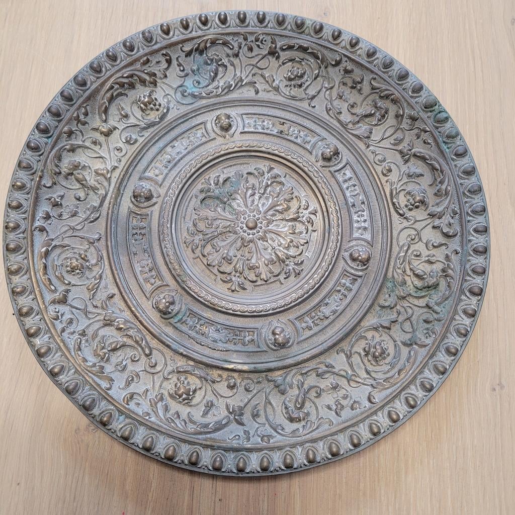 Een bronzen bord, Ophalen of Verzenden