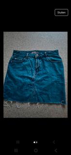 Stoere spijkerrok met gerafelde zoom, Maat 38/40 (M), Blauw, Ophalen of Verzenden, Zo goed als nieuw