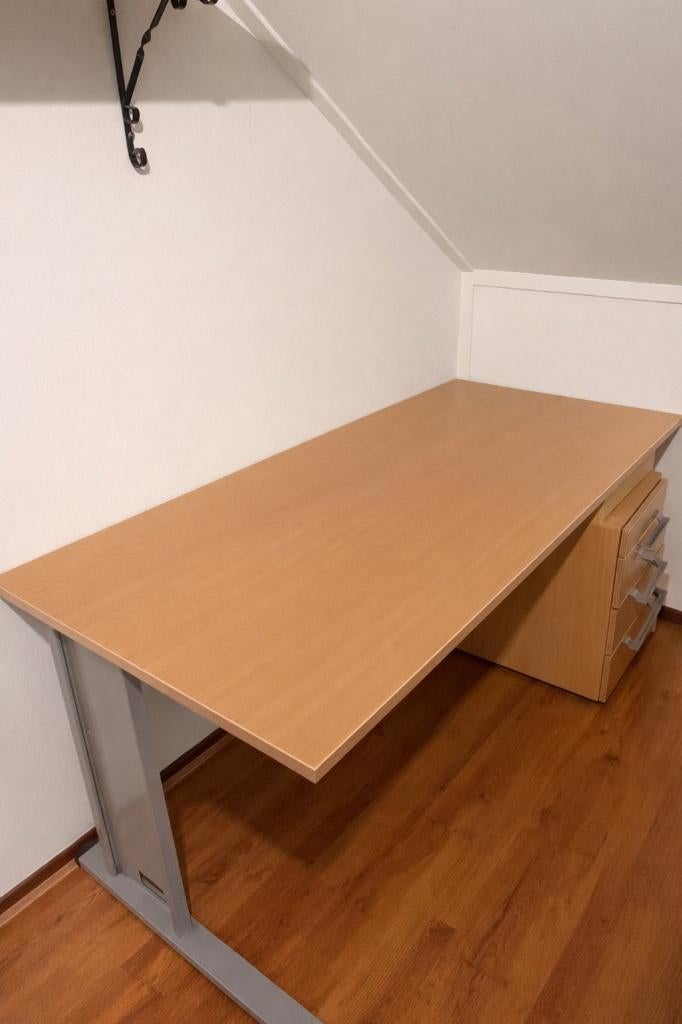 Stevig bureau met ladeblok en metalen frame, Huis en Inrichting, Ophalen of Verzenden, Zo goed als nieuw