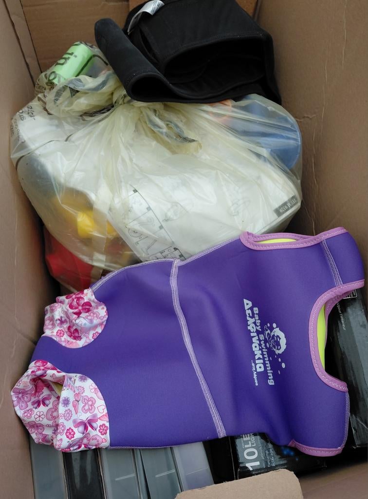 Dozen gevuld met rommelmarktspullen, Diversen, Rommelmarktspullen, Ophalen