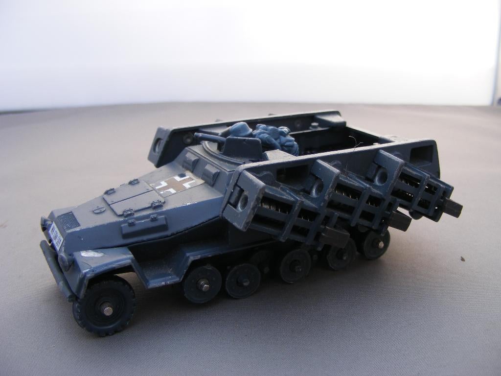 Hanomag sdkfz 251/1 semi track rocket launcher Corgi Tyos, Ophalen of Verzenden, Gebruikt, Bus of Vrachtwagen, Overige merken