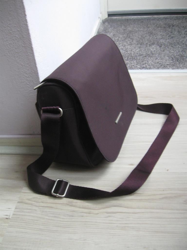 KIPLING paarse aubergine kl schoudertas goede staat, Ophalen of Verzenden, Zo goed als nieuw, Paars, Kipling