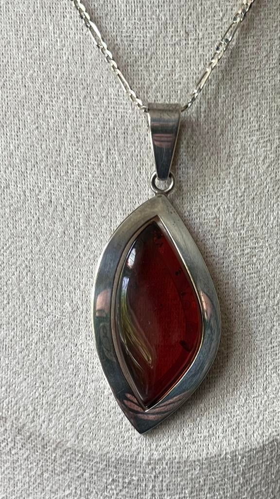 Barnsteen amber rood hanger XL beschermt geluk zeldzaam, Sieraden, Tassen en Uiterlijk, Kettingen, Nieuw, Ophalen of Verzenden