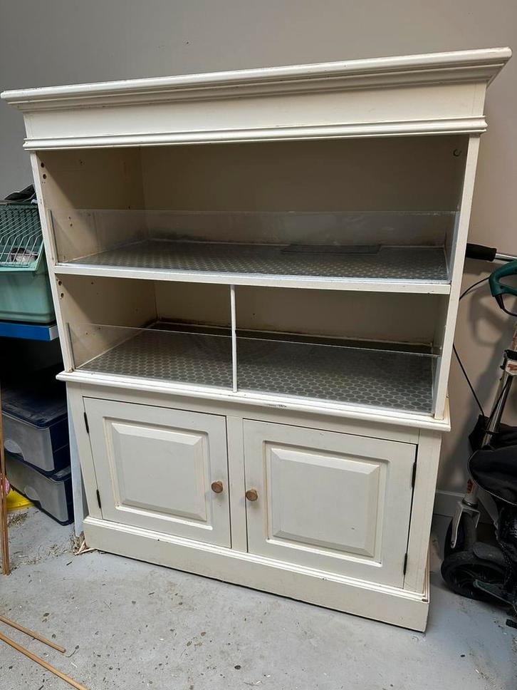 Brocante Cavia kast caviaflat wit creme 2 hokken op wielen, Dieren en Toebehoren, Knaagdieren en Konijnen | Hokken en Kooien, Gebruikt