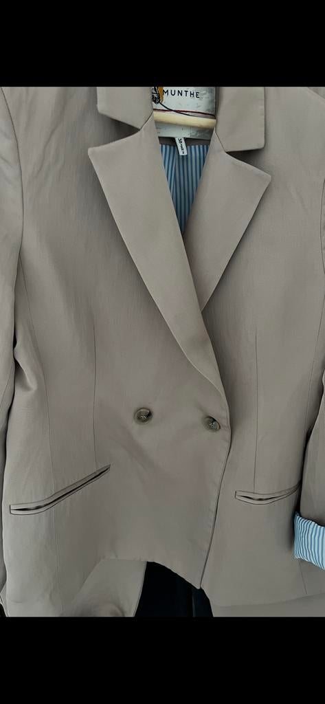 Munthe pak/colbert/jasje/pantalon maat 38/40, Kleding | Dames, Maat 38/40 (M), Beige, Ophalen of Verzenden, Zo goed als nieuw