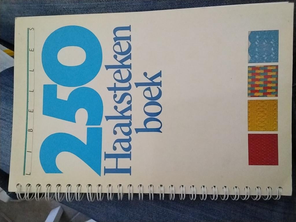 250 haaksteken van Libelle, Hobby en Vrije tijd, Ophalen of Verzenden, Zo goed als nieuw, Haken, Patroon of Boek