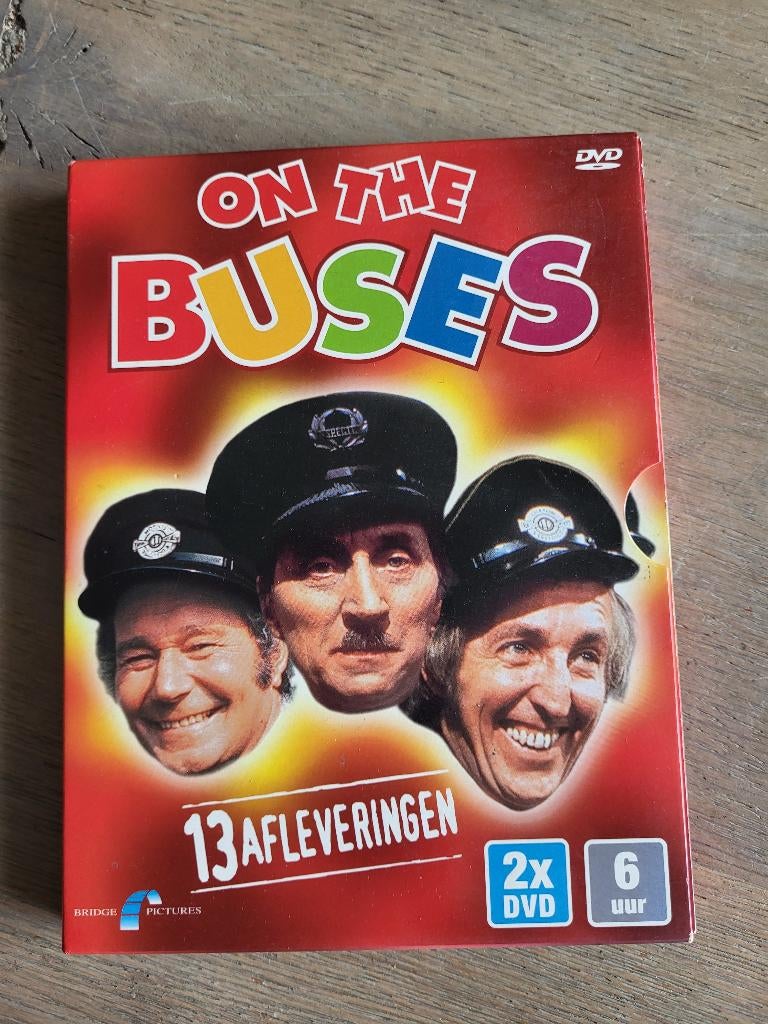 DVD On the buses, Cd's en Dvd's, Dvd's | Tv en Series, Zo goed als nieuw, Komedie, Alle leeftijden, Ophalen of Verzenden