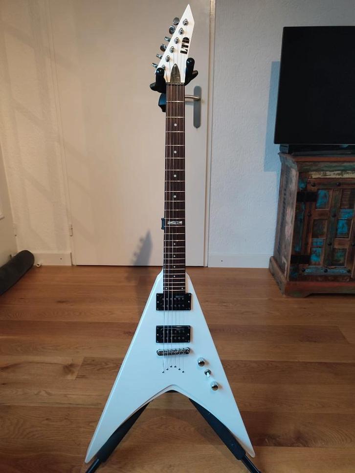 Witte flying V esp ltd v-50, Muziek en Instrumenten, Snaarinstrumenten | Gitaren | Elektrisch, Gebruikt, Solid body, Overige merken