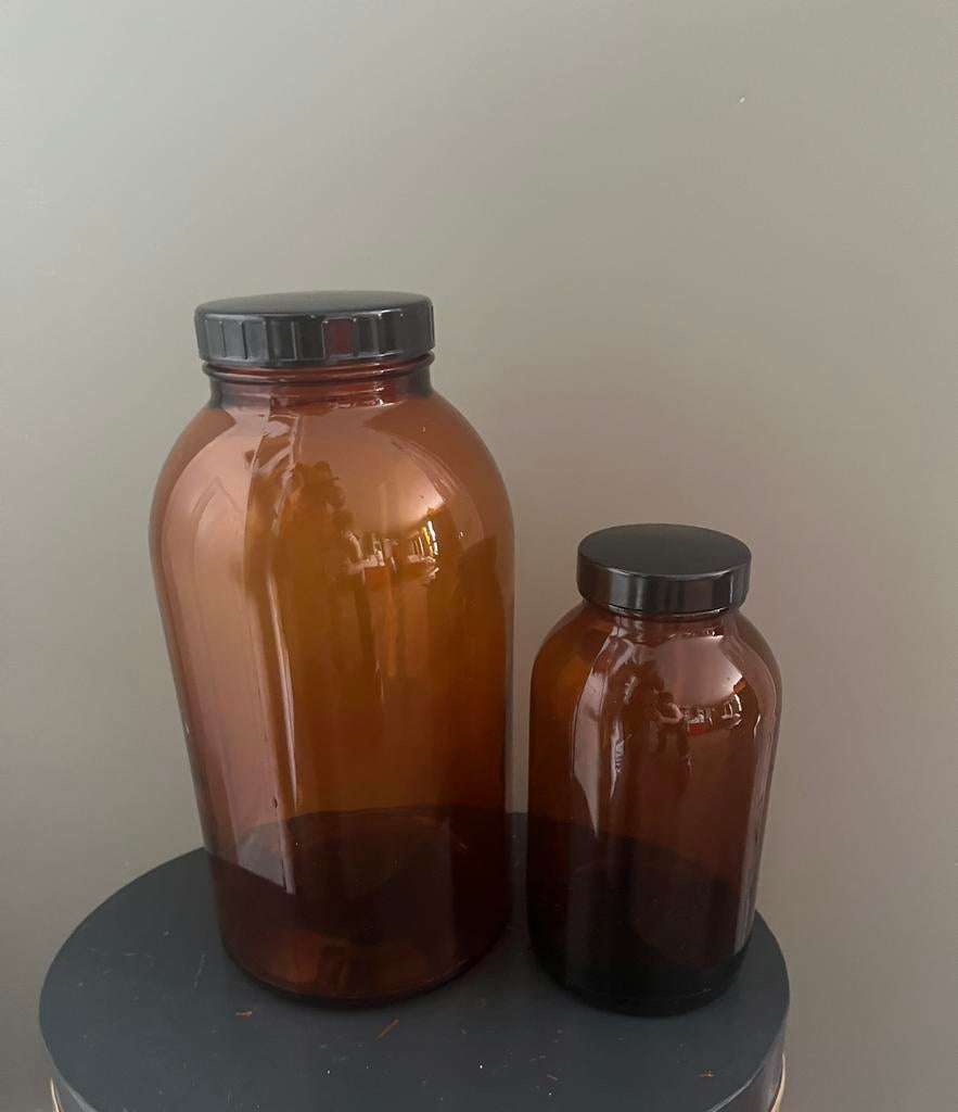 2 oude apothekerspotten, Ophalen