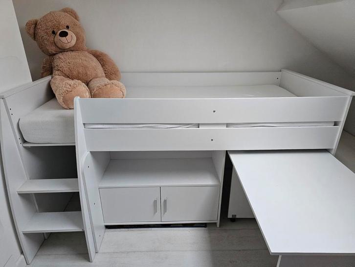 Witte halfhoogslaper met bureau en opbergruimte, Kinderen en Baby's, Kinderkamer | Stapelbedden en Hoogslapers, Ophalen