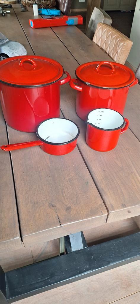 Rode emaille pannenset 4 stuks, Huis en Inrichting, Keuken | Potten en Pannen, Gebruikt, Pannenset, Overige materialen, Ophalen of Verzenden