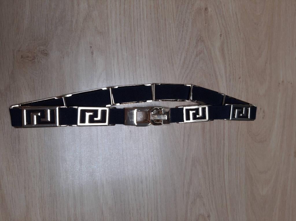 Gloednieuwe elastische riem zwart/goud S/M, Kleding | Dames, Riemen en Ceinturen, 80 tot 90 cm, 3 tot 5 cm, Zwart, Nieuw