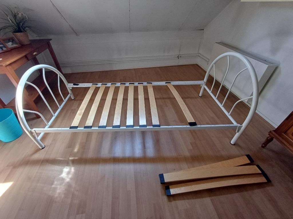 Stalen bed, Huis en Inrichting, Ophalen, Gebruikt, 90 cm, Eenpersoons