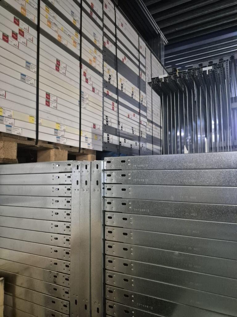 Stellingkast gebruikt met kaarthouders, Ophalen, Gebruikt