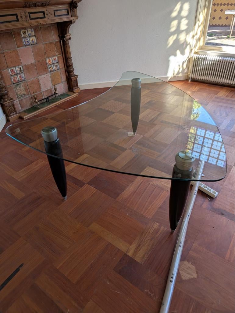 Stijlvolle glazen tafel met unieke vorm, Huis en Inrichting, Tafels | Salontafels, Gebruikt, 100 tot 150 cm, Modern, Organisch