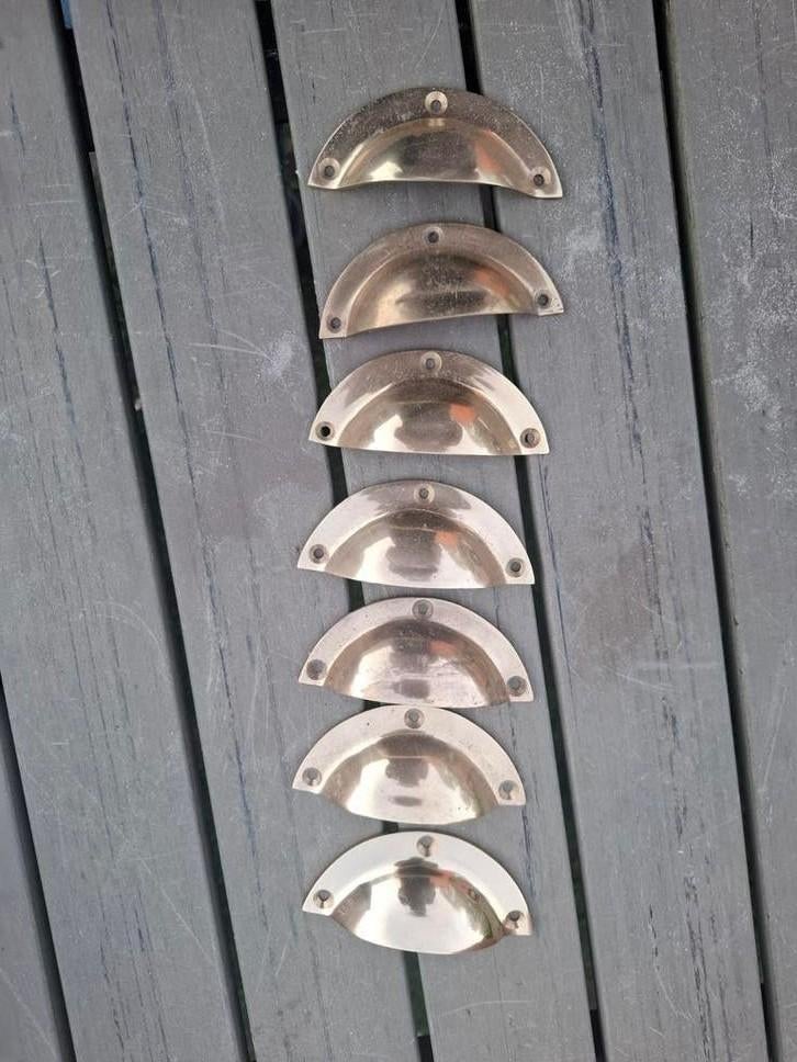 7 schelp handgrepen voor kastje/keuken (messing?), Ophalen