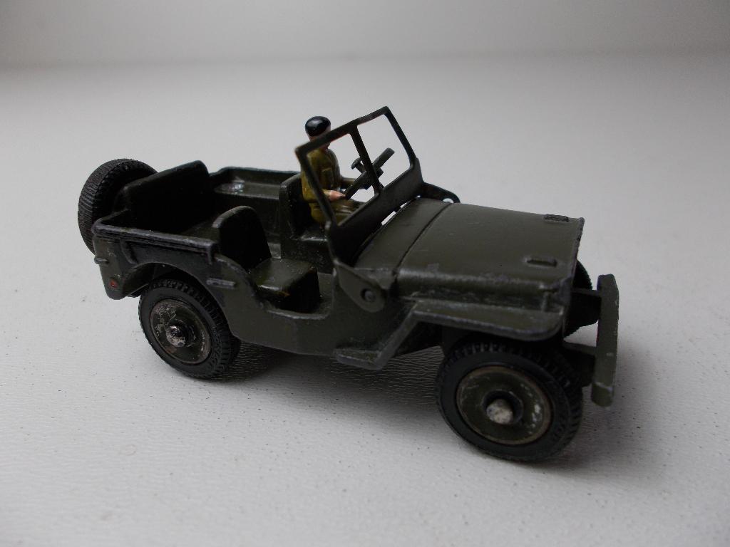 1959 Dinky Toys 80B JEEP. + DRIVER, STUUR & WINDSCREEN! (-B)