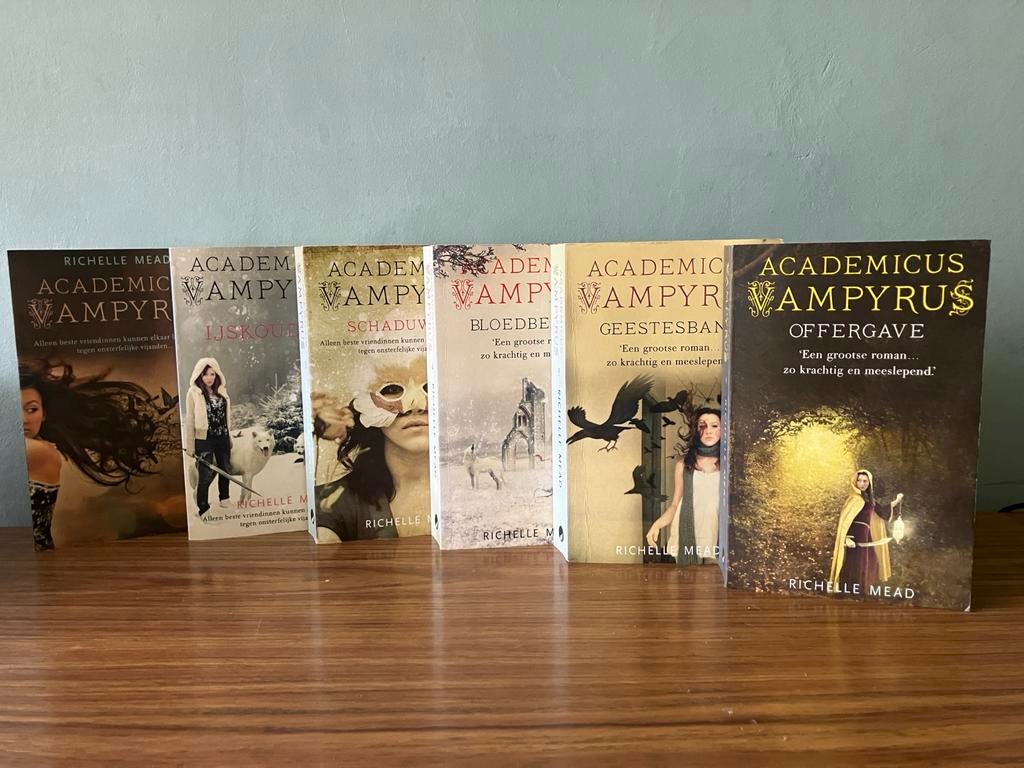 Academicus Vampyrus - Complete serie 6 boeken - Goede staat, Boeken, Ophalen of Verzenden, Gelezen, Nederland