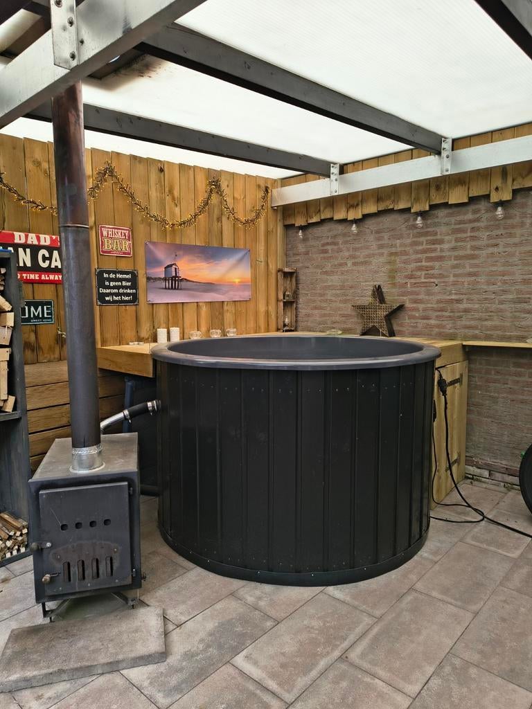 Mooie goed werkende hottub, Ophalen of Verzenden, Zo goed als nieuw, Afdekzeil, Vast