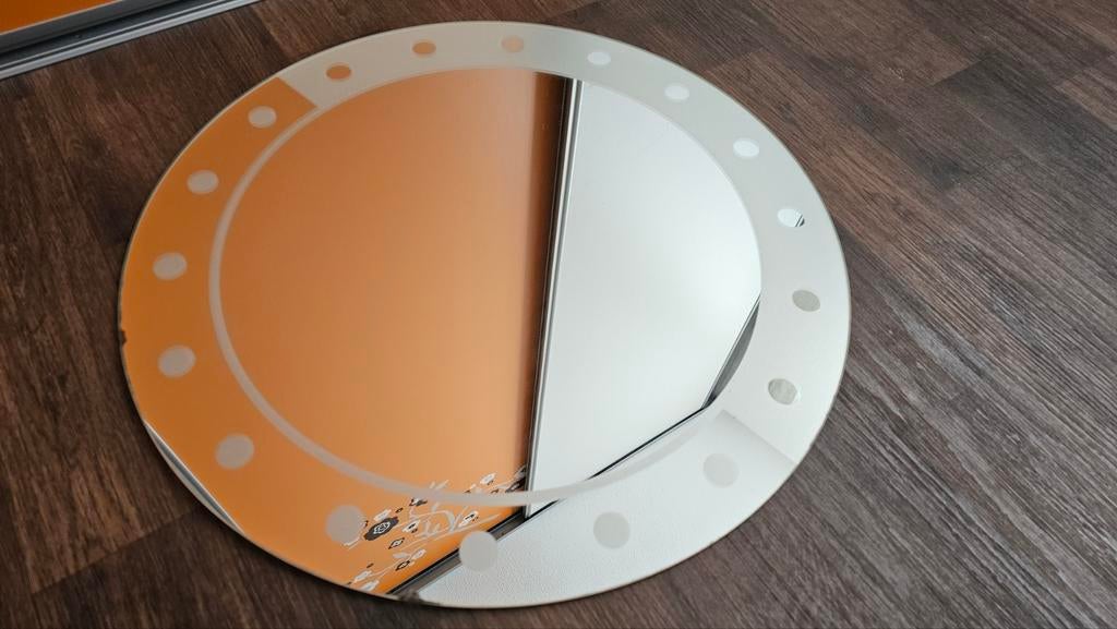 Decoratieve ronde spiegel met gezandstraalde rand, Huis en Inrichting, Woonaccessoires | Spiegels, Ophalen, Gebruikt, Rond, Minder dan 100 cm