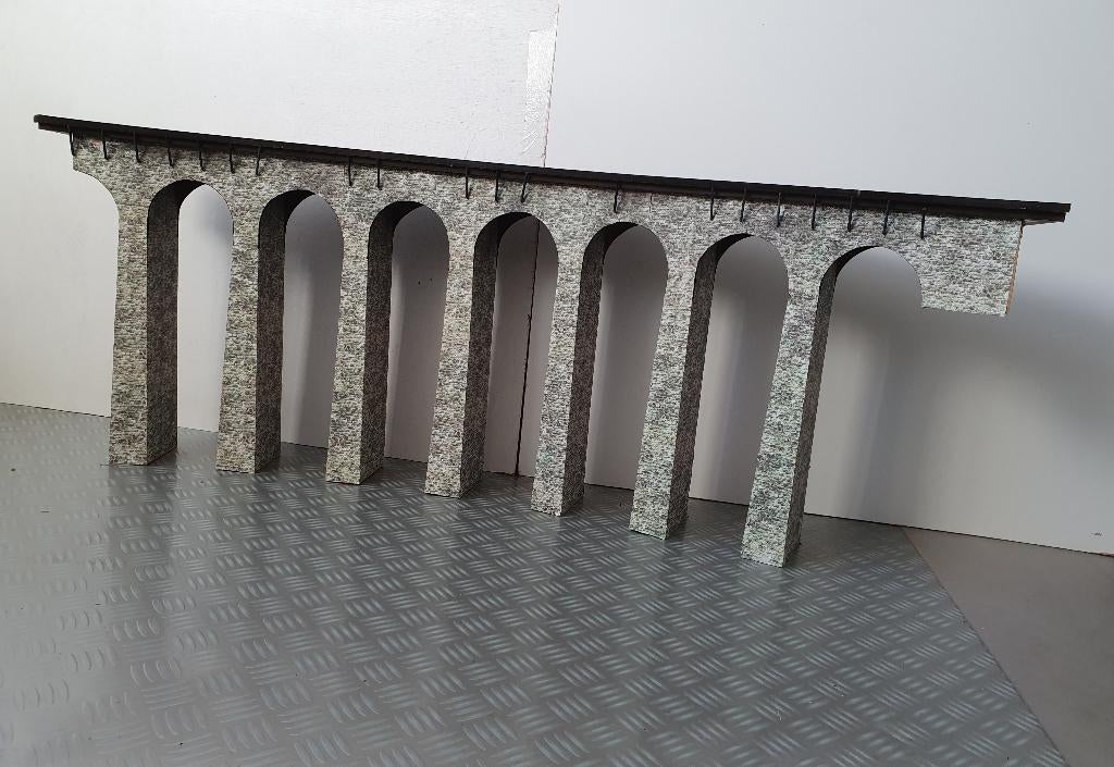 Zeer groot 2-sporig spoorwegviaduct L 122 x H 46 cm t.e.a.b., Hobby en Vrije tijd, Modeltreinen | H0, Overige merken, Gebruikt