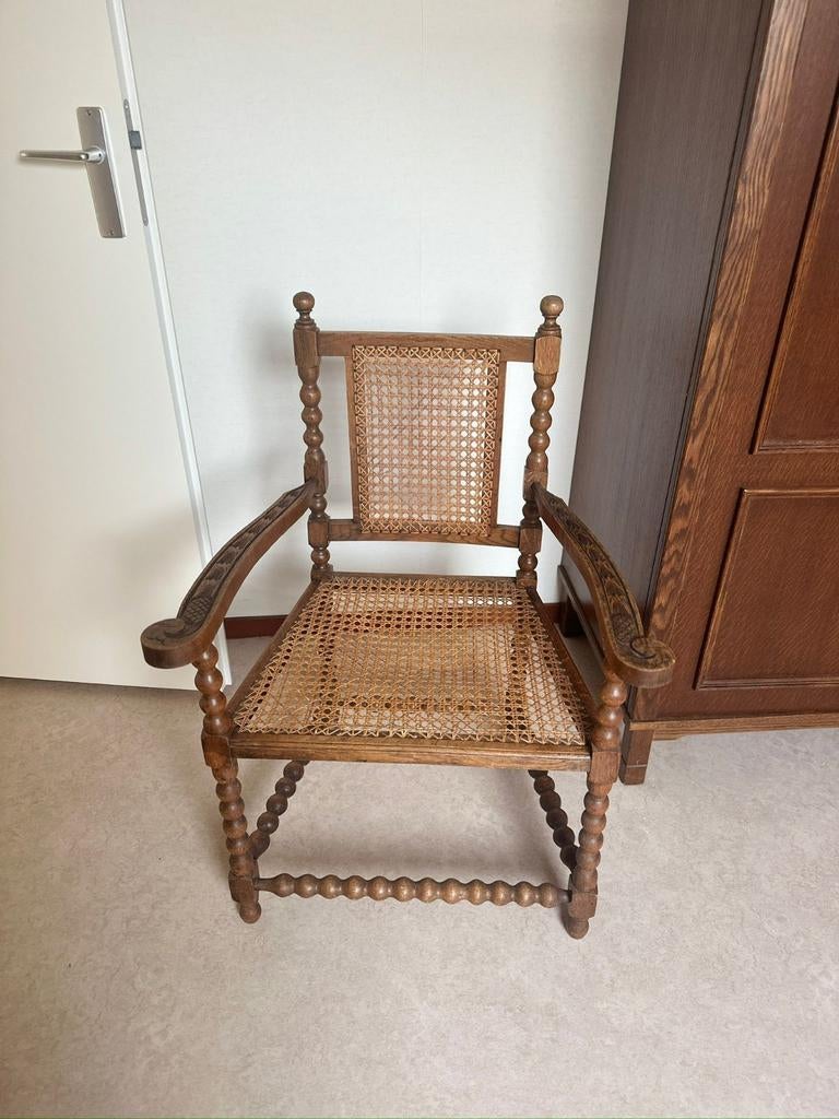 Houten stoel met rotan zitting en rugleuning, Ophalen