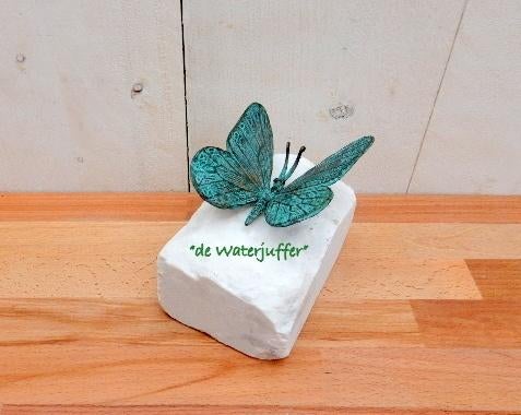 040a* Bronzen vlinder op steen(Boven €75 geen verzendkosten), Tuin en Terras, Ophalen of Verzenden, Nieuw, Overige materialen