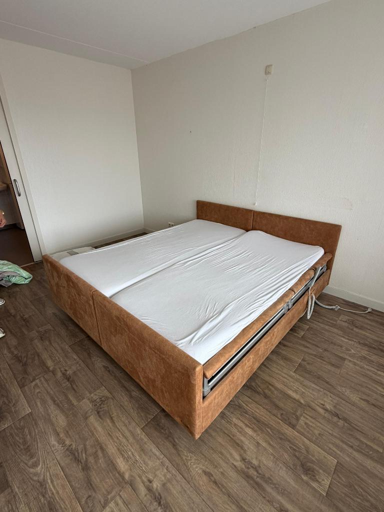 Hoog laag bed, 2 persoons, Huis en Inrichting, Slaapkamer | Bedden, Ophalen, Verstelbaar, Bruin, 210 cm