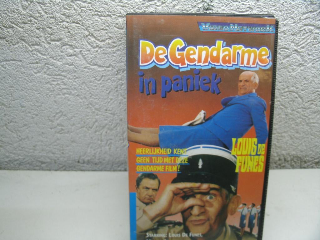 vhs 49b de gendarme in paniek, Cd's en Dvd's, VHS | Film, Alle leeftijden, Ophalen of Verzenden, Zo goed als nieuw