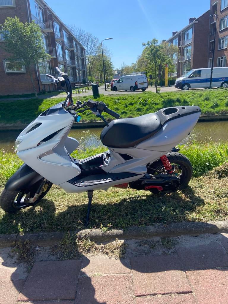 Yamaha Aerox 50cc 2takt zonder WOK, geldig kenteken, Fietsen en Brommers, Ophalen, Gebruikt, Yamaha