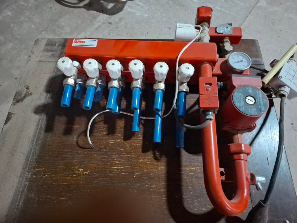 WTH Vloerverwarming verdeler met pomp, Doe-het-zelf en Verbouw, Gebruikt, Minder dan 30 cm, Overige typen, Minder dan 60 cm