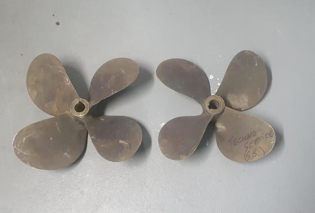 2 nette bronzen scheepsschroeven (links + rechtsdraaiend), Watersport en Boten, Bootonderdelen, Ophalen, Nieuw, Motor en Techniek