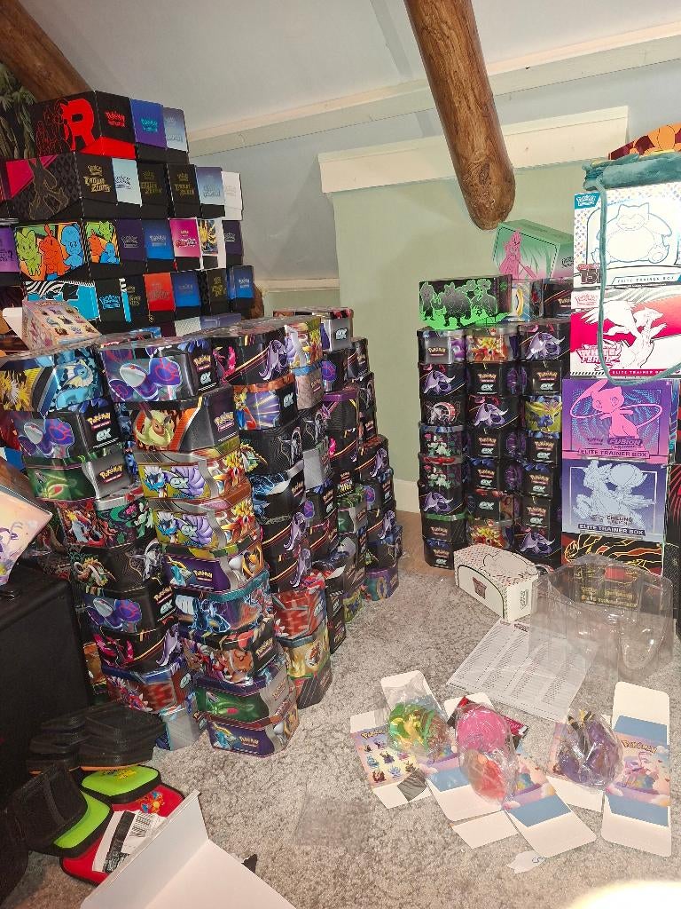 Pokemon lege tins mega veel, Hobby en Vrije tijd, Verzamelkaartspellen | Pokémon, Ophalen of Verzenden, Zo goed als nieuw, Overige typen