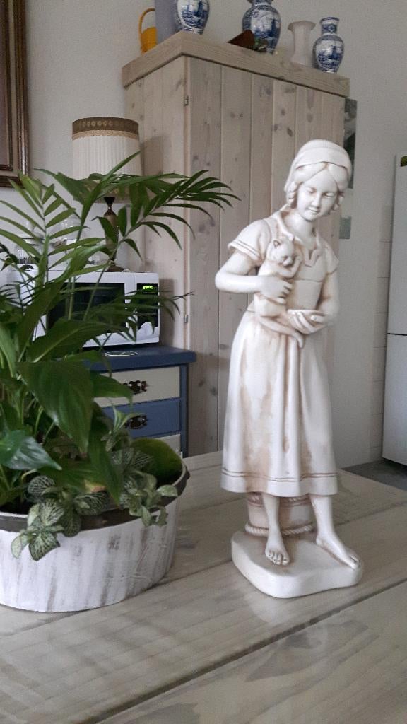 Authentiek Gebroeders van Paridon beeld – Meisje met poes, Ophalen of Verzenden, 20 - 50 cm, Beeld, Klassiek