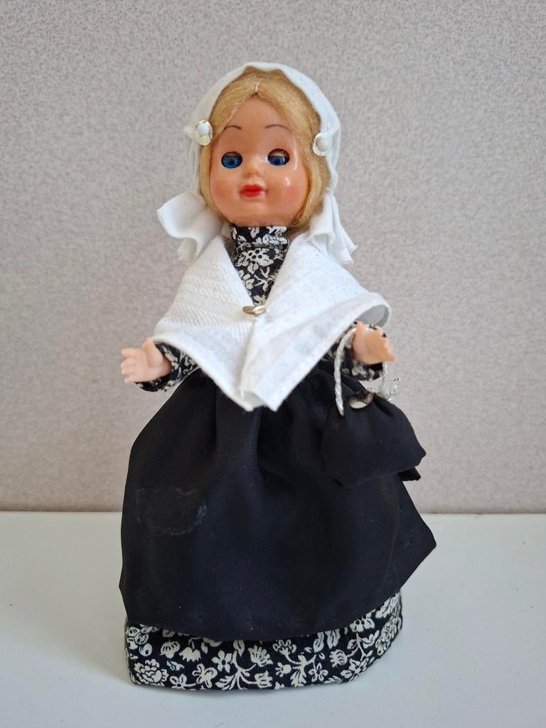 Souvenir klederdracht popje 16.5 cm., Ophalen of Verzenden, Zo goed als nieuw, Pop