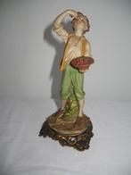 Porselein Capodimonte Jongen eet Fruit Italy Vintage, Ophalen of Verzenden