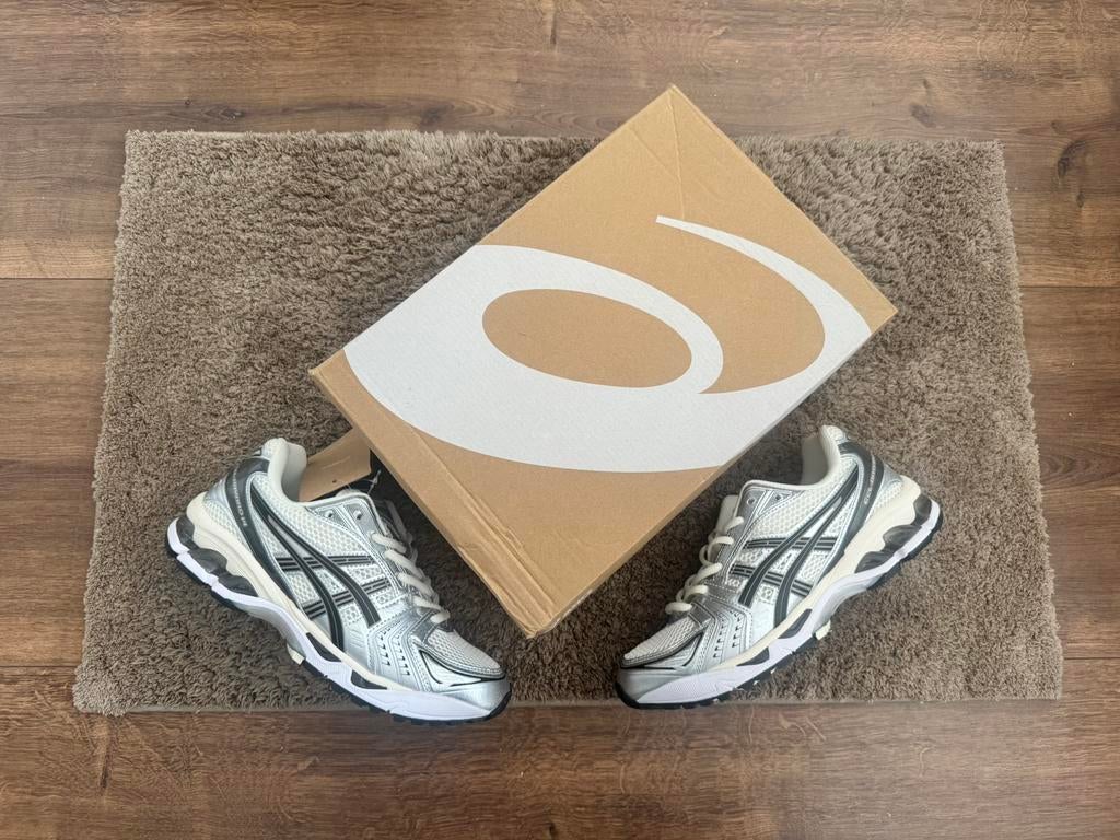 Asics gel Kyano • Maat 43,5/42, Ophalen of Verzenden, Zo goed als nieuw, Wit, Sneakers of Gympen