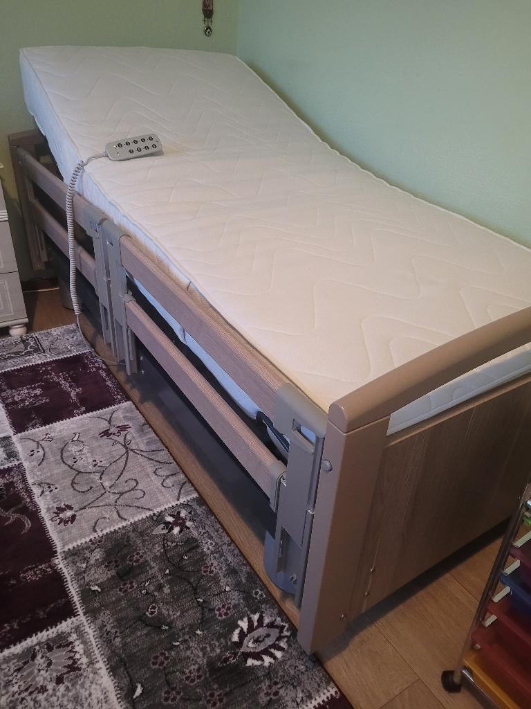 Bed 90x200 hoog/laag verpleegbed, Ophalen, Overige materialen, Verstelbaar, 90 cm