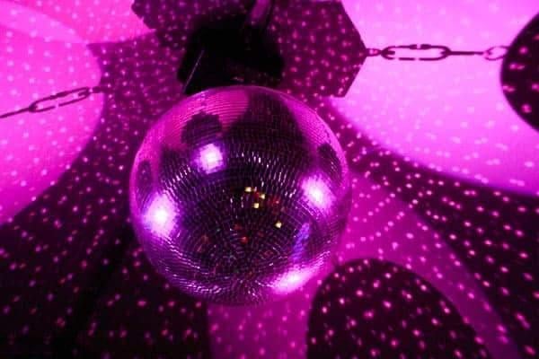 Te huur Spiegelbol (30,40 en 50cm doorsnede beschikbaar), Muziek en Instrumenten, Licht en Laser, Ophalen, Zo goed als nieuw, Discobol