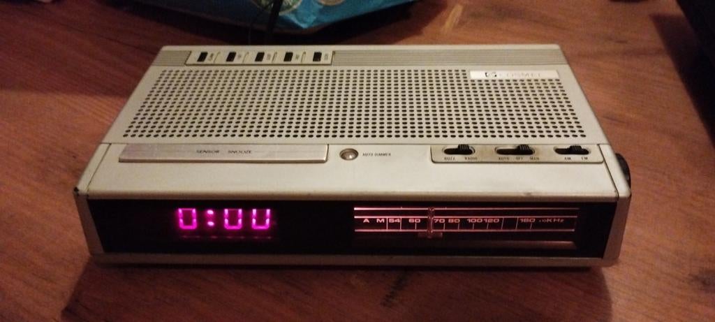 Vintage Cosmel Wekker Radio - Retro Design, Audio, Tv en Foto, Ophalen of Verzenden, Gebruikt, Radio