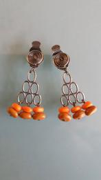 Vintage Jaren '70 Oorbellen met Oranje/Bruine Kralen, Overige materialen, Hangers, Oranje, Ophalen of Verzenden