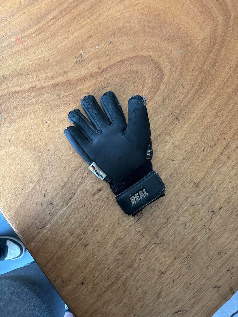 REAL keepershandschoenen maat 4-5, Sport en Fitness, Voetbal, Verzenden, Gebruikt, Handschoenen