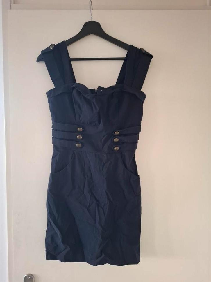 Donkerblauwe jurk met gouden knopen - Maat M, Kleding | Dames, Jurken, Zo goed als nieuw, Maat 38/40 (M), Blauw, Boven de knie