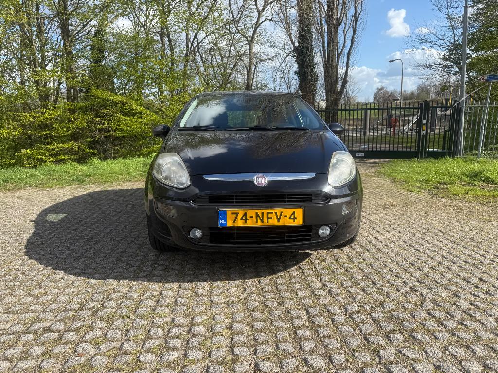 Fiat Punto 1.3 Multijet NIEUWE APK TOT 10-4-2027, Voorwielaandrijving, 28 km/l, 4 cilinders, Zwart