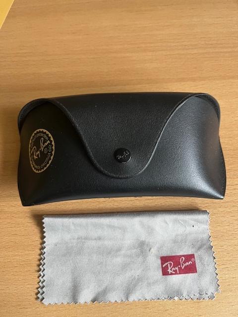 Mooi ray ban zwart brillenkoker, Sieraden, Tassen en Uiterlijk, Zonnebrillen en Brillen | Dames, Ophalen of Verzenden, Zo goed als nieuw