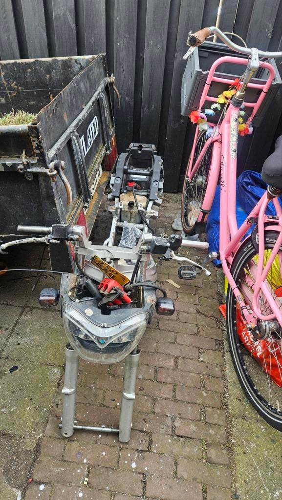 Gilera dna 50cc frame geen WOK! met kenteken, Fietsen en Brommers, 55 cm of meer, Ophalen, Gebruikt, Minder dan 10 versnellingen