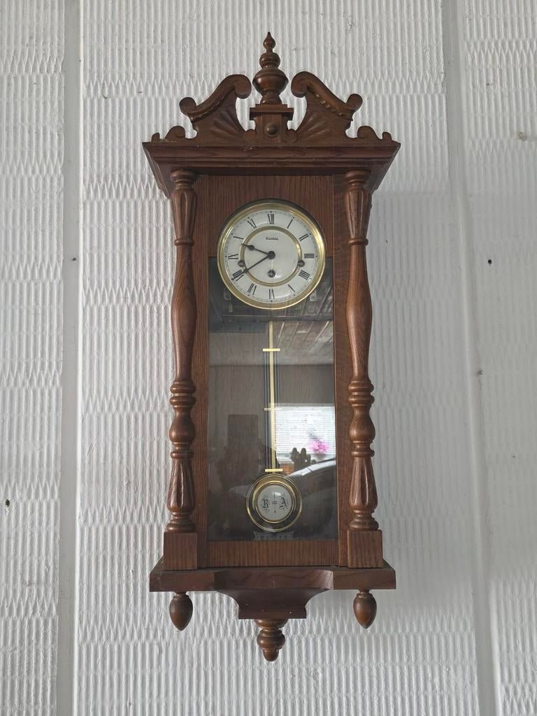 Hermle wandklok - Klassieke houten klok met slinger, Ophalen